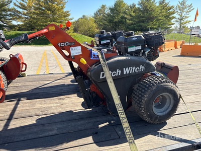 Ditch Witch 100SX Walk Behind ケーブルプラウ