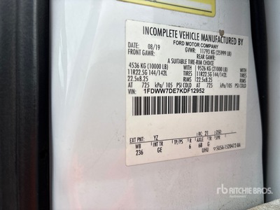 2019 Ford F-750 4x2 Crew Cab Camión Caja Abierta