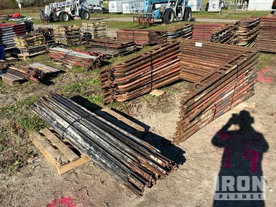 Quantity of (50) Braces and (19) Panels for Échafaudage