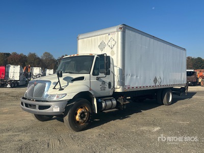 2017 International 4300 4x2 Furgoneta caja cerrada