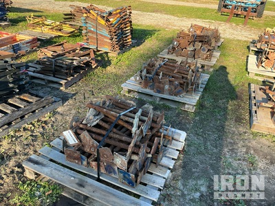 Quantity of (4) Pallets of Screw Jacks for Échafaudage