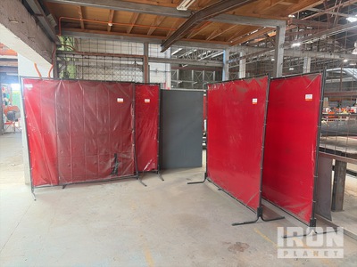 Quantity of 1.8 m W x 1.9 m H Red Welding Screens Divers - Matériel de soudure