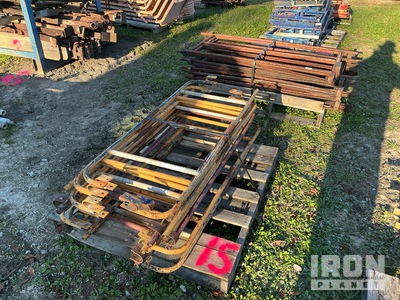 Quantity of (2) Pallets of End Gates for Échafaudage