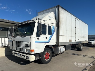 1992 Volvo FL10 4x2 Furgoneta caja cerrada