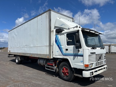 1992 Volvo FL10 4x2 Moving Van Truck