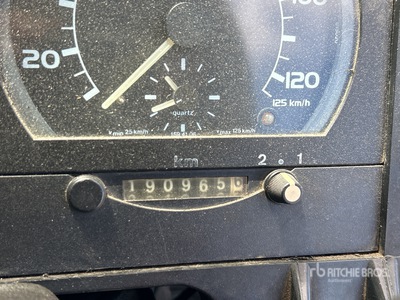 1992 Volvo FL10 4x2 9670 x 3080 Van Truck