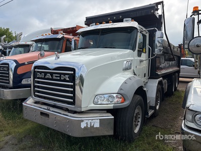 2016 Mack GU813 8x4 Twin-Steer T / A-kiepwagen