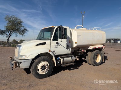 2018 International 4300 SBA 2000 gal 4x2 Camion cisterna de agua