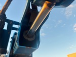 Hydraulics with Basket Tilt Cylinder