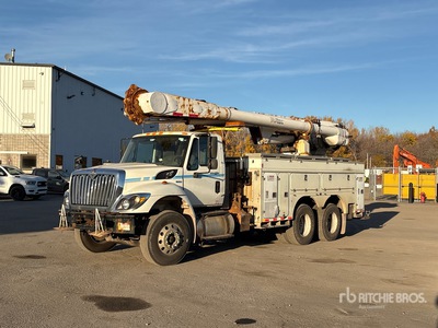 Altec AM55E on 2010 International 7400 6x4 Lkw-Arbeitsbühne