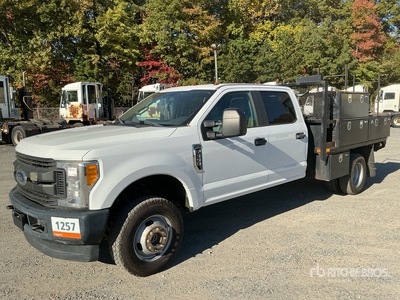 2017 Ford F-350 Flatbed Truck
