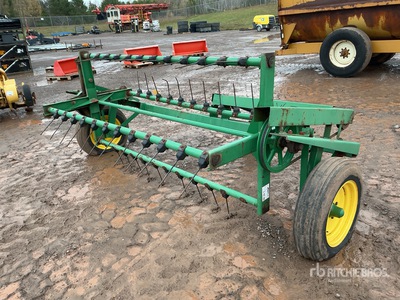 2006 Pequea 710 84 in Fluffer Hay Tedder