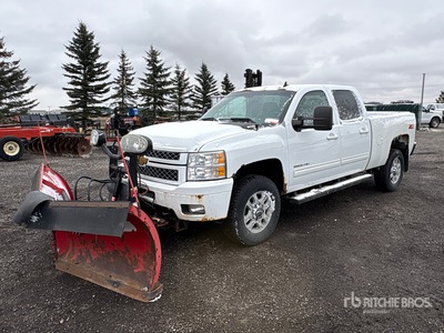 2014 Chevrolet Silverado 2500HD LT 4x4 Crew Cab Schneepflug-Lastzug