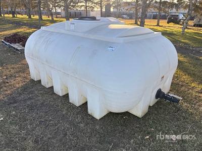 1000 gal Poly Water Low Profile Tank