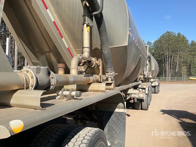 2007 Tremcar Pneumatic Bulk Trailer