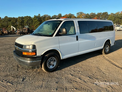 2019 Chevrolet 3500 11 Passenger Van