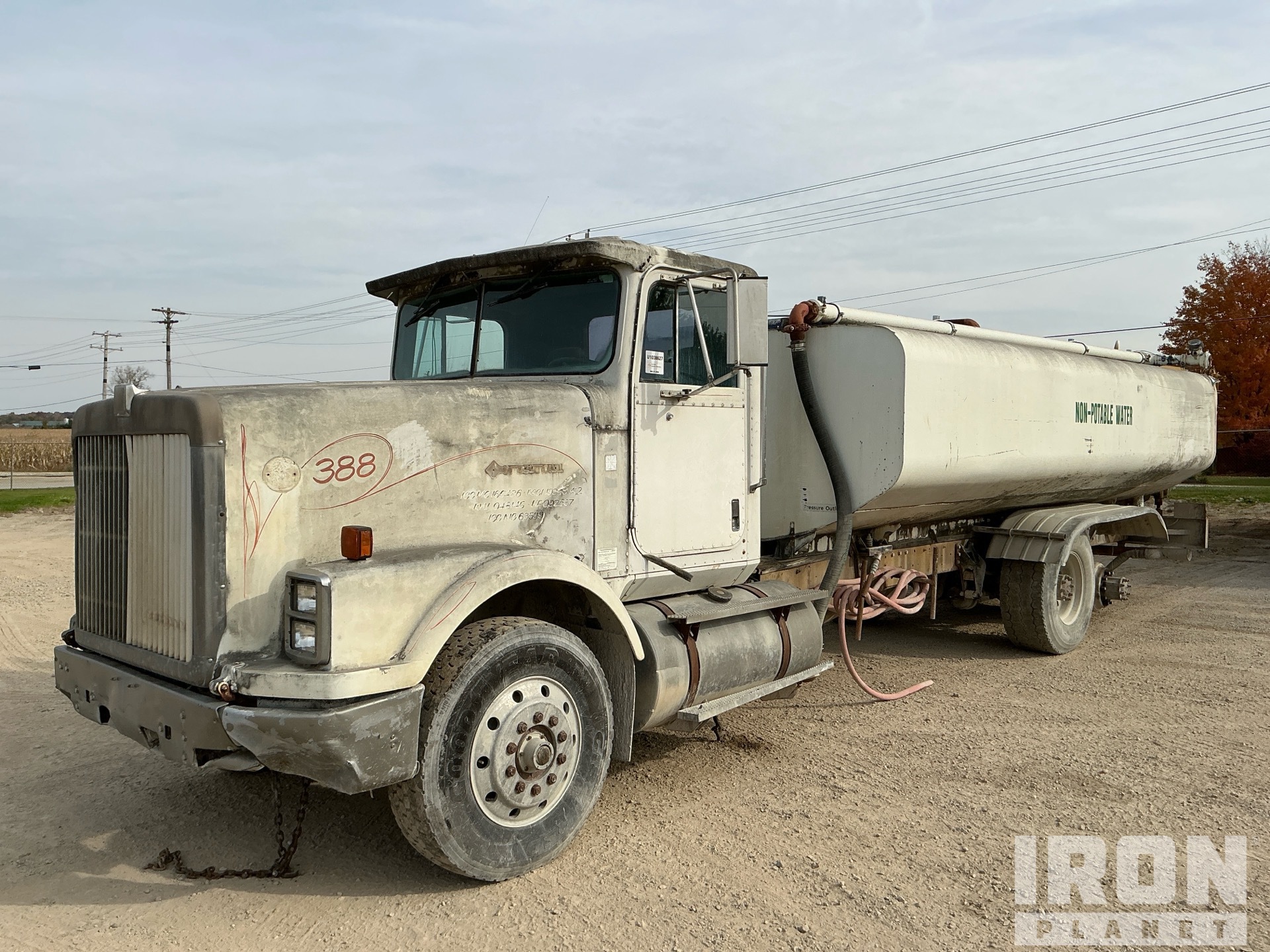 International 9300 6x4 Water Truck