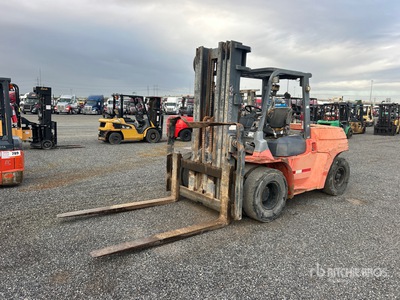 2007 Toyota 7FDU70 14600 lb Pneumatic Tire Montacargas