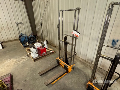 Wesco Manual 880 lbs Stacker