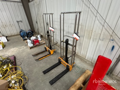 Wesco Manual 880 lbs Stacker