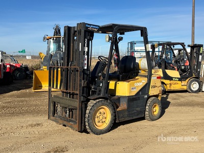 Daewoo G30P-3 5050 lb Pneumatic Tire Forklift