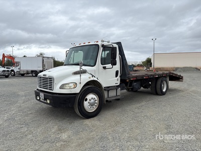2008 Freightliner M2 106 4x2 Portavheiculos