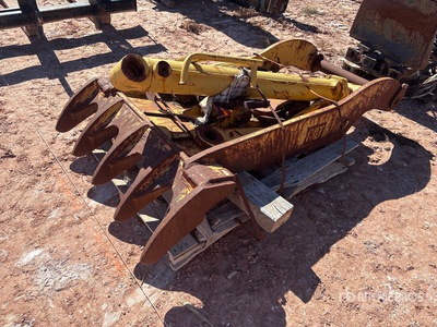 Cat 46 in Hydraulic Excavator Thumb