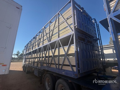 2015 Byrne Tri/A Livestock Trailer