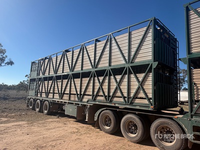 2018 Byrne Tri/A Livestock Trailer