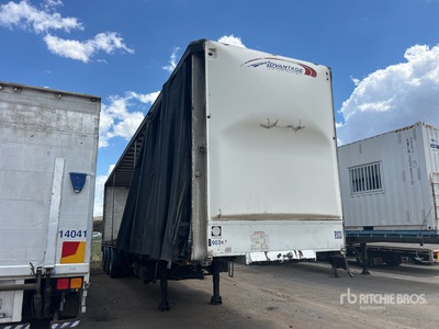 2004 Krueger 13.2 m Tri/A Curtain Side Trailer