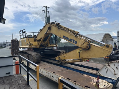 Komatsu PC220LC8 Tracked Excavator