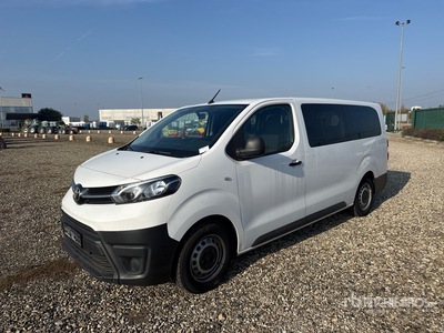 Toyota Proace 9 Passenger Van