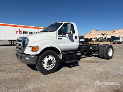 Ford F-750 XLT 4x2 Cabine et châssis