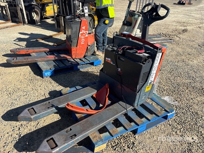 Toyota 8HBW23 4500 lb Electric Transpallet (Inoperable)