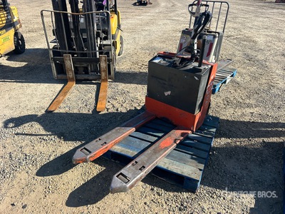 Toyota 7HBW23 4500 lb Electric Transpallet