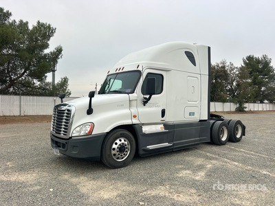 2018 Freightliner Cascadia 125 6x4 3- Achs Sattelzugmaschine mit Schlafkabine