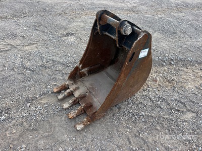 24 in Backhoe Rear Bucket