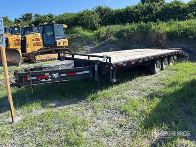 2005 PJ Trailers 25 ft Tri/A Apparatuur aanhangwagen