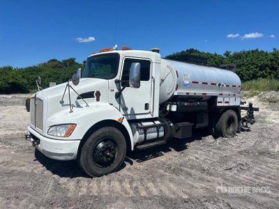 Etnyre Black topper 2000 gal on 2018 Kenworth T370 4x2 Asphalt Distributor Truck