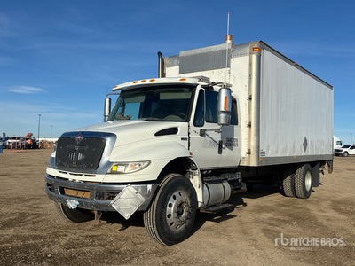 2013 Internatonal DuraStar 4300 4x2 Autocarro furgonato
