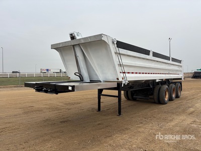 2007 Centerline 30 ft Tri/A End Dump Trailer