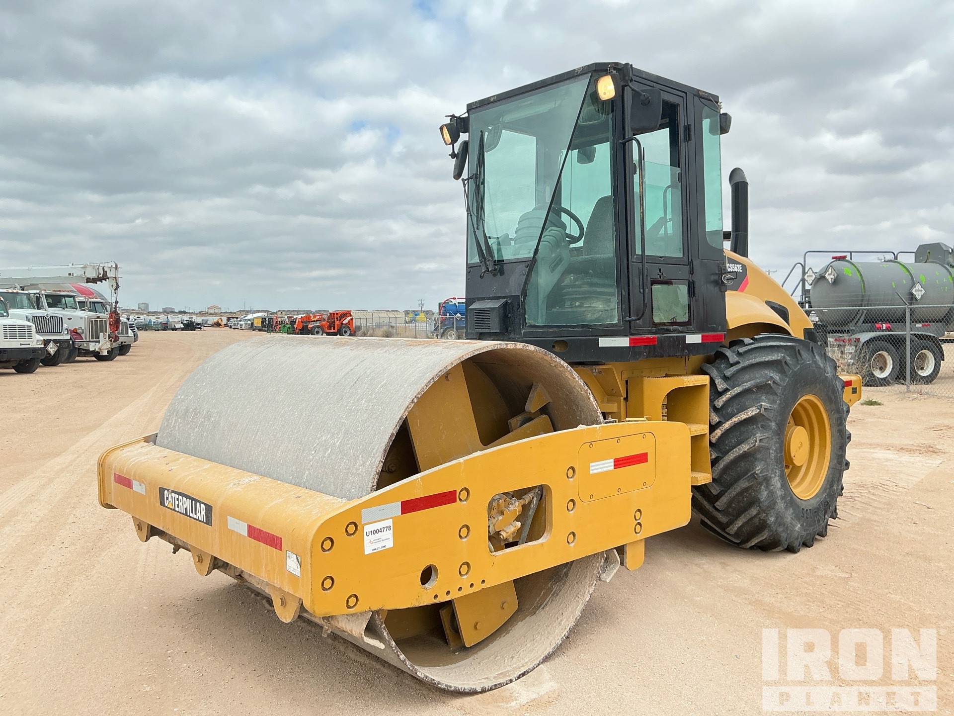 2005 Cat CS563E Smooth Drum Compactor