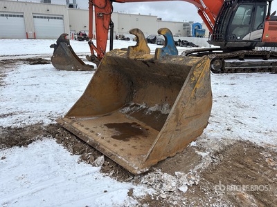 Brandt 84 in Q/C Cleanup Excavator Bucket - Fits John Deere 470P