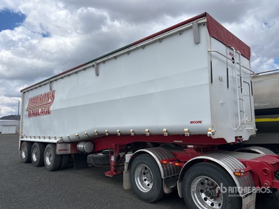 2023 Moore 10 m Tri/A Step Deck End Dump Trailer