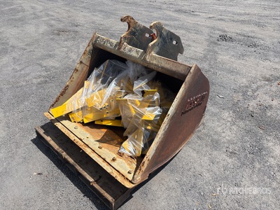 Accurate 1000 mm Cleanup Excavator Bucket - Fits Komatsu