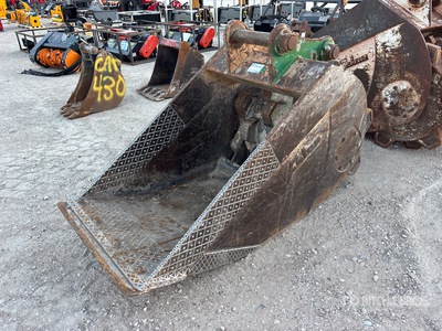 Felco 36 in Compactor Excavator Bucket
