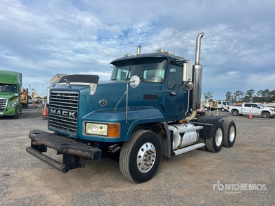 2006 Mack CL733 6x4 Ciągnik siodłowy T/A z kabiną dzienną