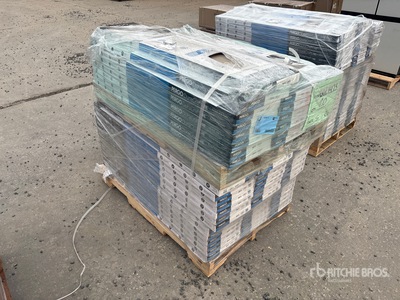 Quantity of (65) LPR01-903 Pergo DuraCraft RE Hudson Oak Luxury Vinyl Plank 床張り (Unused)