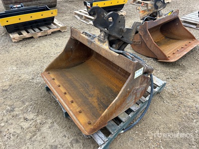 Brandt EX0060-BT42 42 in Hydraulic Tilting Bucket - Fits John Deere 60G