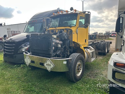 2012 Peterbilt 348 6x4 Cabina y chasis
